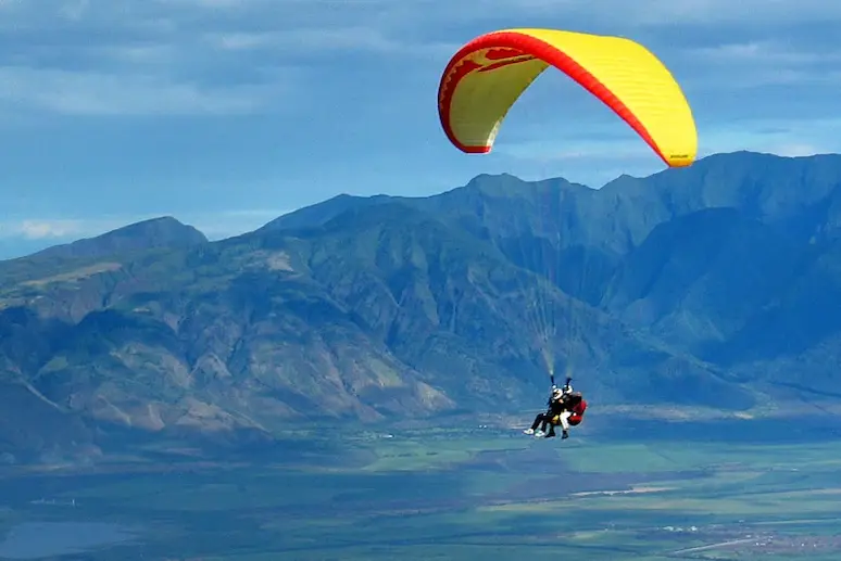 Proflyght Maui paragliding tour
